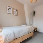 Holiday home Maison 3 Chambres, Parking Gratuit & Proche Metro Croix