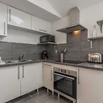 Holiday home Maison 3 Chambres, Parking Gratuit & Proche Metro Croix