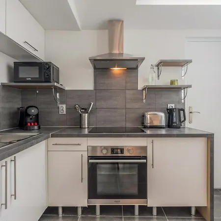 Semesterbostad Maison 3 Chambres, Parking Gratuit & Proche Metro *