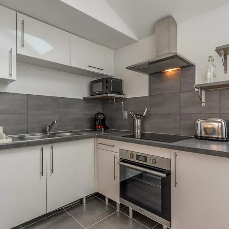 Hébergement de vacances Maison 3 Chambres, Parking Gratuit&proche Métro Croix