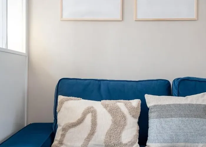 Maison 3 Chambres, Parking Gratuit & Proche Metro