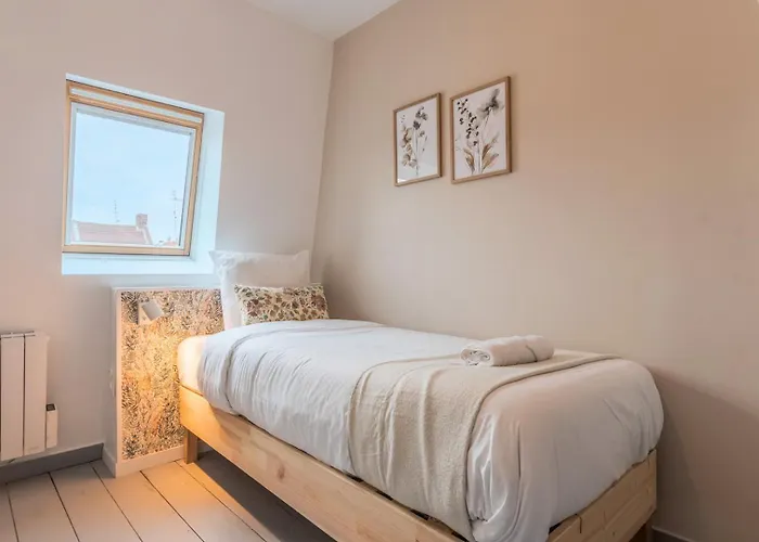 Maison 3 Chambres, Parking Gratuit & Proche Metro *