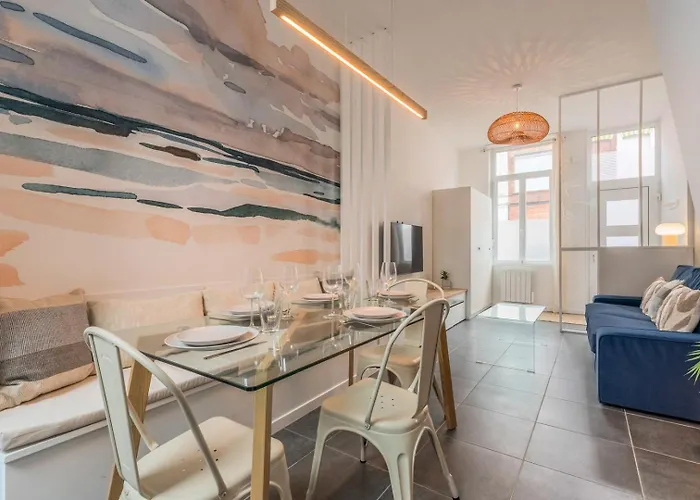 Semesterbostad Maison 3 Chambres, Parking Gratuit & Proche Metro *