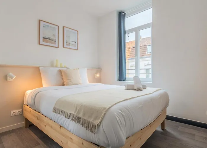 Maison 3 Chambres, Parking Gratuit & Proche Metro *