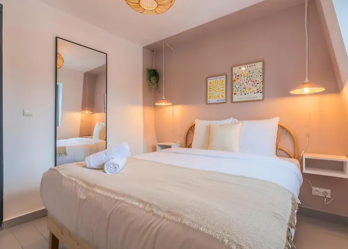 Maison 3 Chambres, Parking Gratuit & Proche Metro